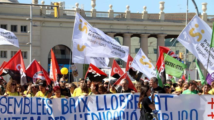 Els docents es manifesten a Barcelona en una nova jornada de vaga del sector a tot Catalunya