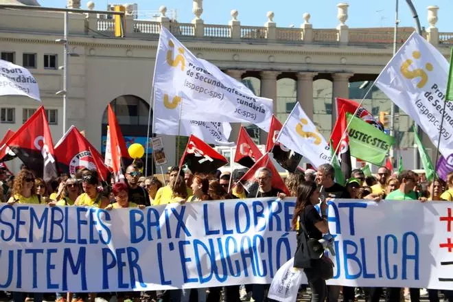 Les imatges de les protestes dels docents a Barcelona