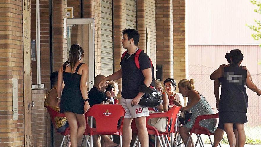 La terrassa d&#039;un bar a Sarrià de Ter, ahir.