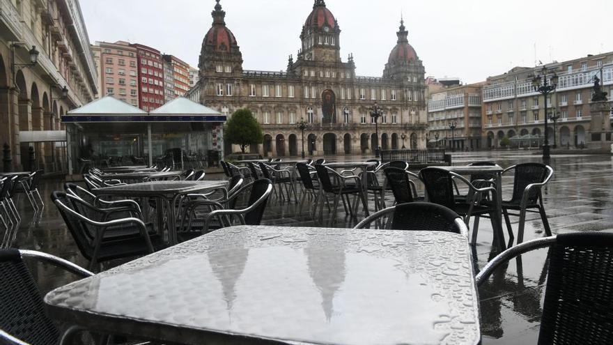 Viento, lluvia, olas y nieve: cóctel de alertas por mal tiempo mañana en Galicia