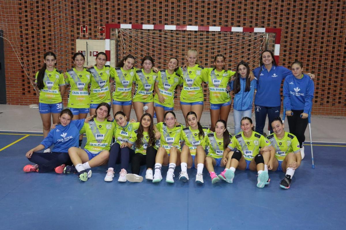 Formación del Bahía Príncipe BM Zamora cadete femenino.