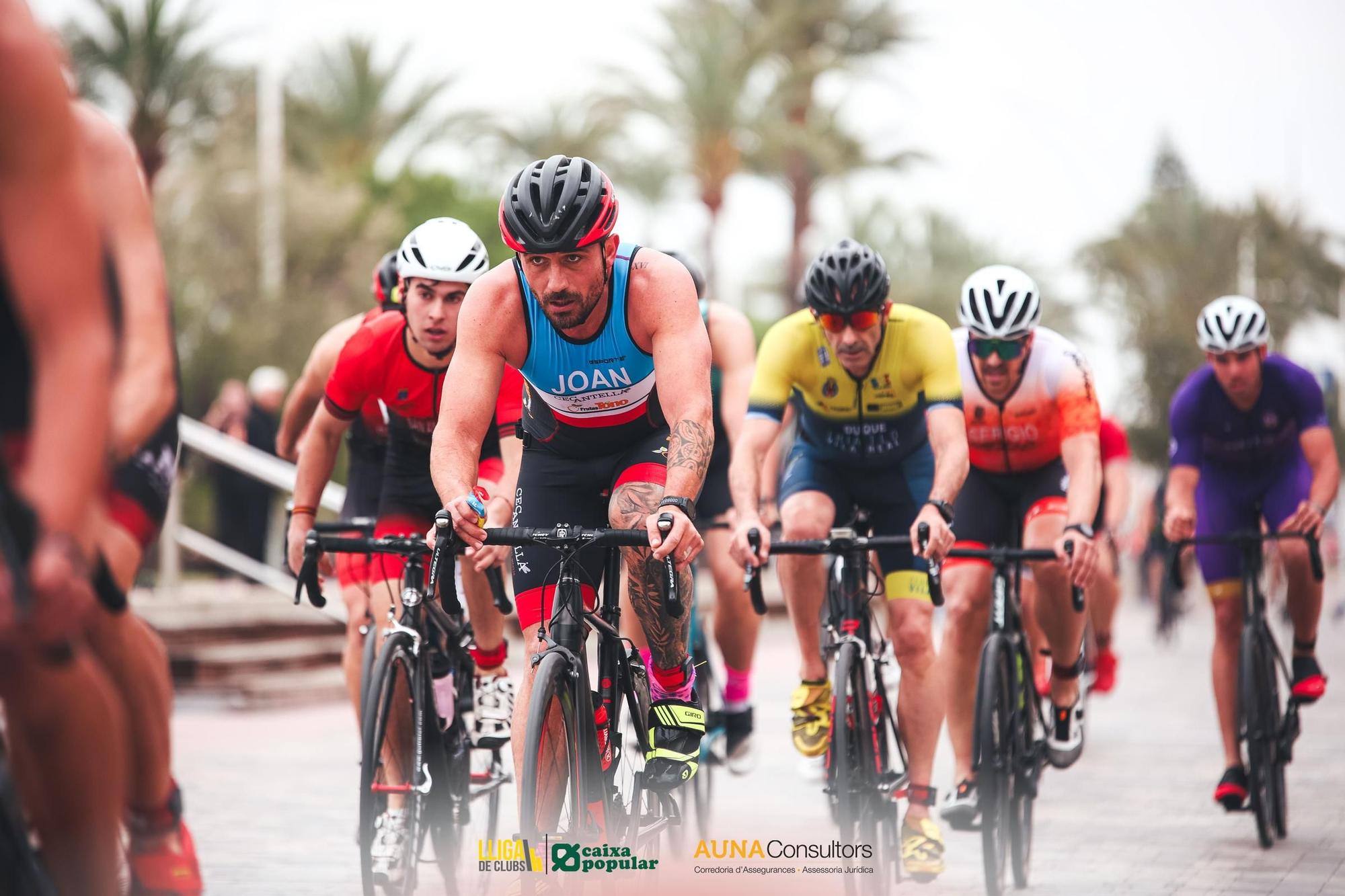 Gandía pudo disfrutar de la primera jornda de triatlón