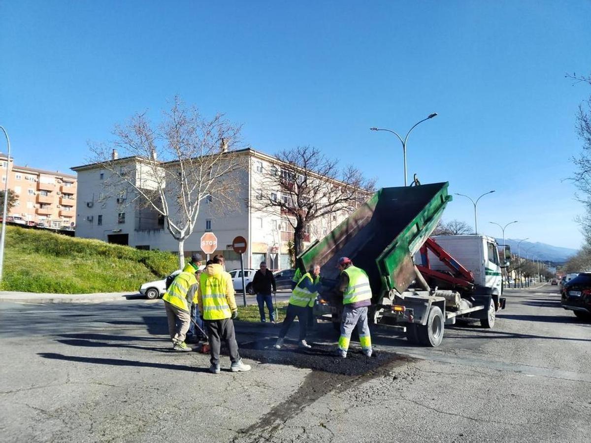 El Ayuntamiento de Plasencia aprueba un acuerdo marco para el bacheo en las calles.