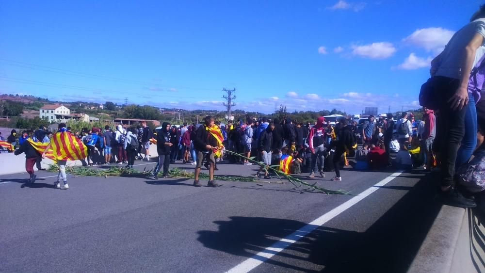 Els estudiants buiden les aules i tornen a tallar el trànsit a Manresa