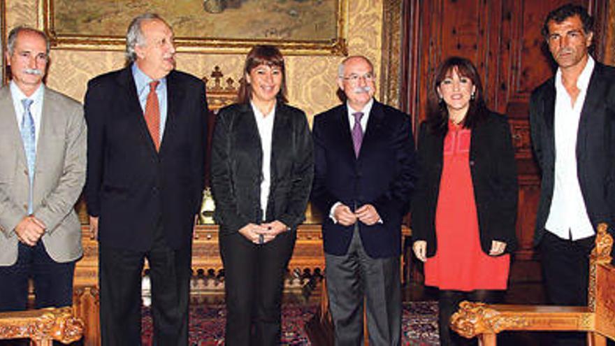 Blasco, Cladera, Armengol, Serra Ferrer, Ramis y Nadal, ayer en el Consell de Mallorca.