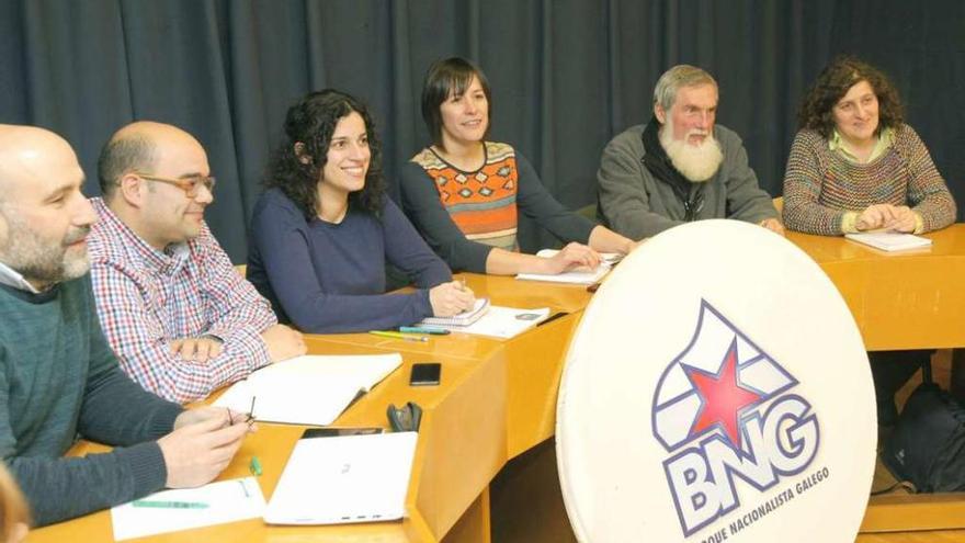 Ana Pontón, cuarta por la izquierda, ayer en la primera reunión de la Executiva del BNG. // X.A.