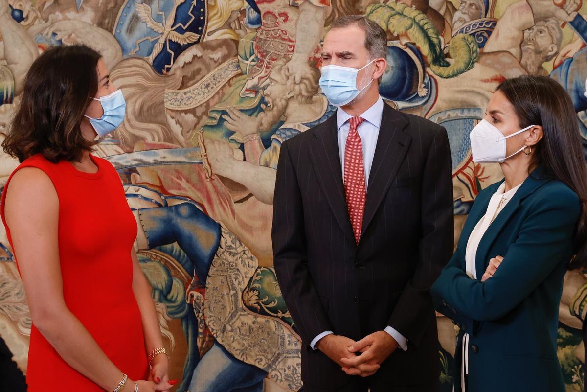 Garbiñe Muguruza, este martes, junto a los Reyes Felipe VI y Letizia.