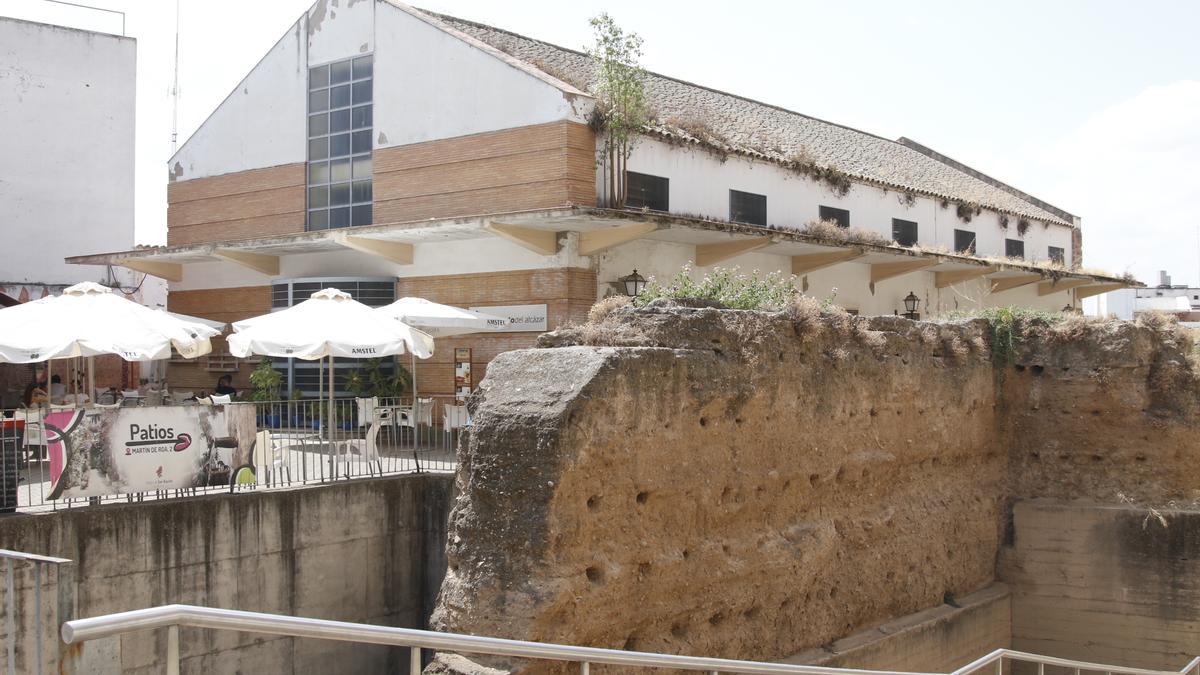 El antiguo mercado del Alcázar, ubicado junto a la muralla.