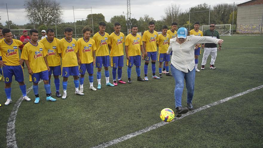 Salt acull una lliga de futbol sense fronteres