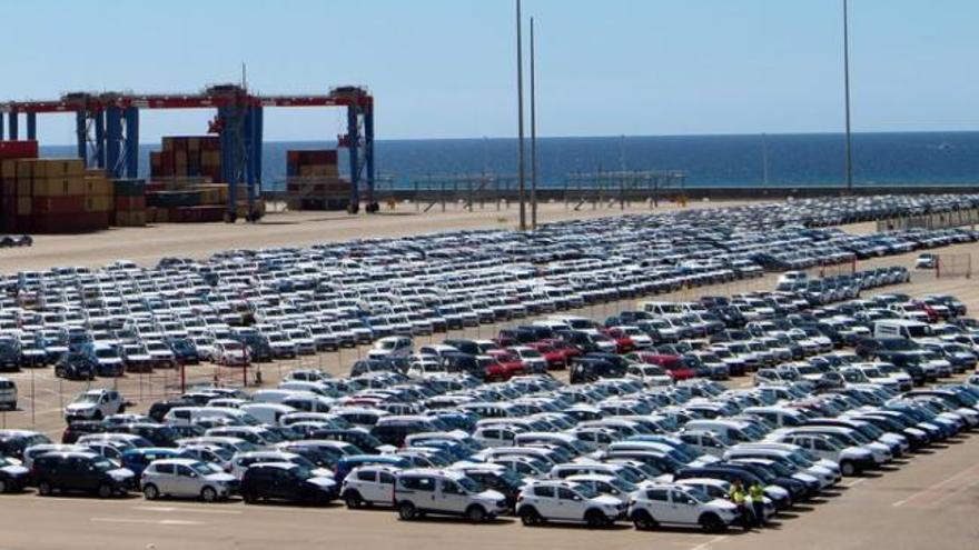 El Puerto de Málaga prevé superar los 60.000 vehículos importados este año