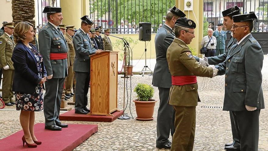 La Guardia Civil impone veinte condecoraciones en su aniversario