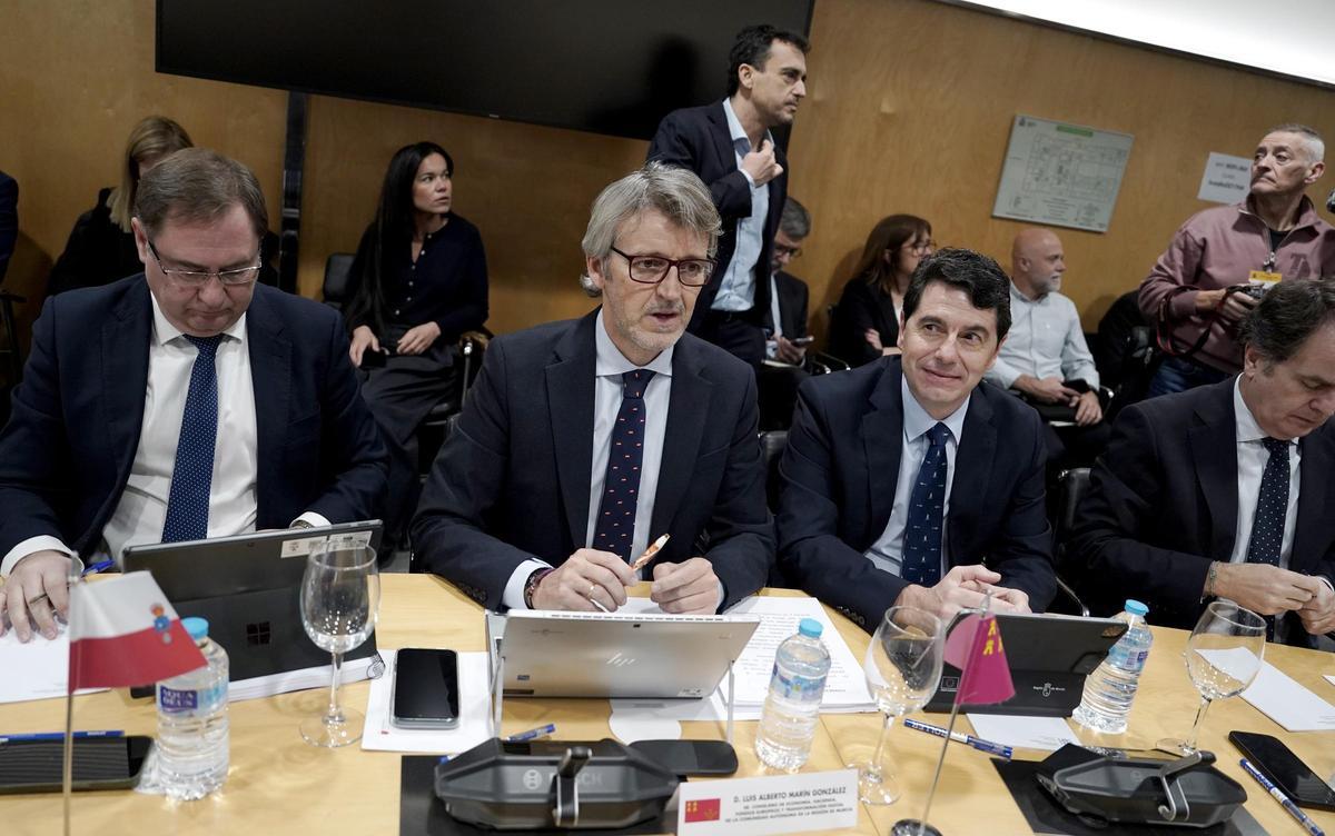 El consejero Luis Alberto Marín antes de empezar la reunión del Consejo de Política Fiscal y Financiera.