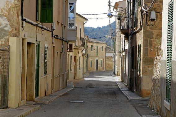 In Lloseta treffen unterschiedliche Kulturen und Baustile aufeinander. Ein Rundgang durch das Dorf in denen sich die Spuren der Vergangenheit bis zur Gegenwart wieder spiegeln.