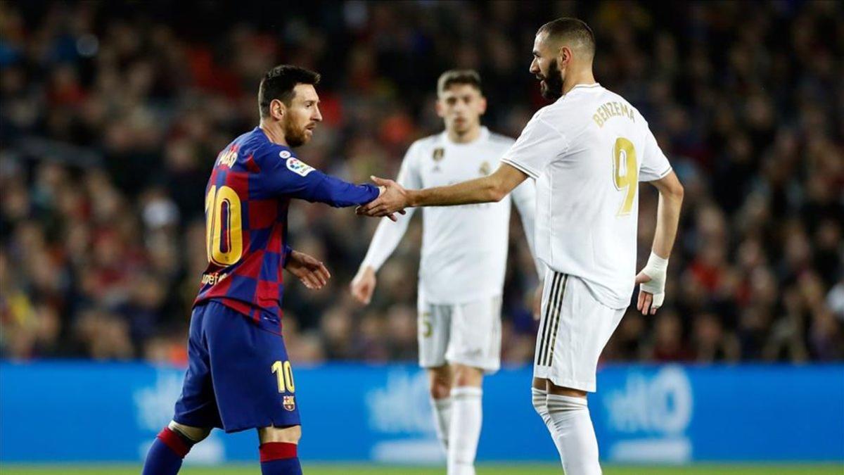 Leo Messi y Karim Benzema al final del Barça-Real Madrid de La Liga 2019/20