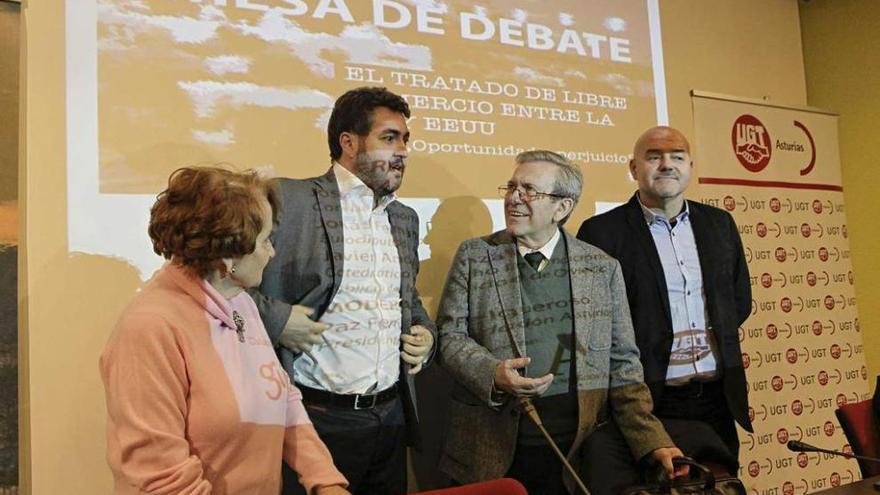 Por la izquierda, Paz Fernández Felgueroso, Jonás Fernández, José María Zufiaur y Javier González Vega.