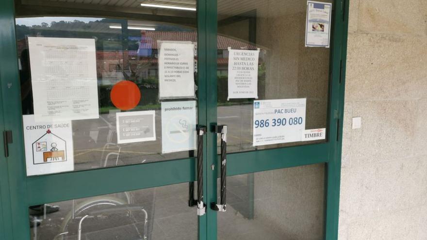 Una imagen del PAC de Bueu cerrado por falta de médicos.   | // S.Á.