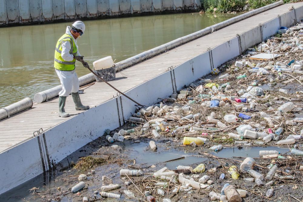 Toneladas de basura acumuladas en la desembocadura