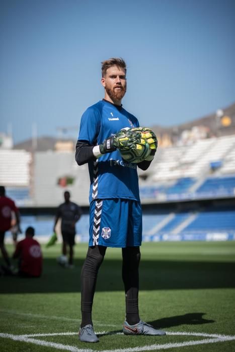 Adrián Ortolá, portero del CD Tenerife