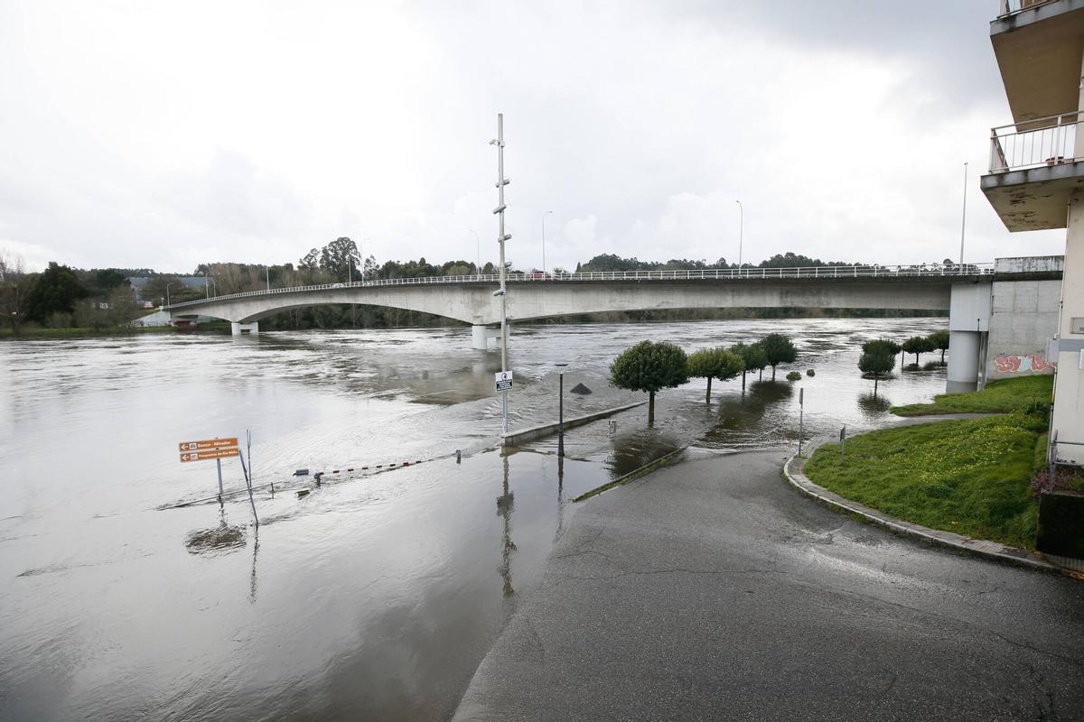 Leonardo borra las orillas del Miño