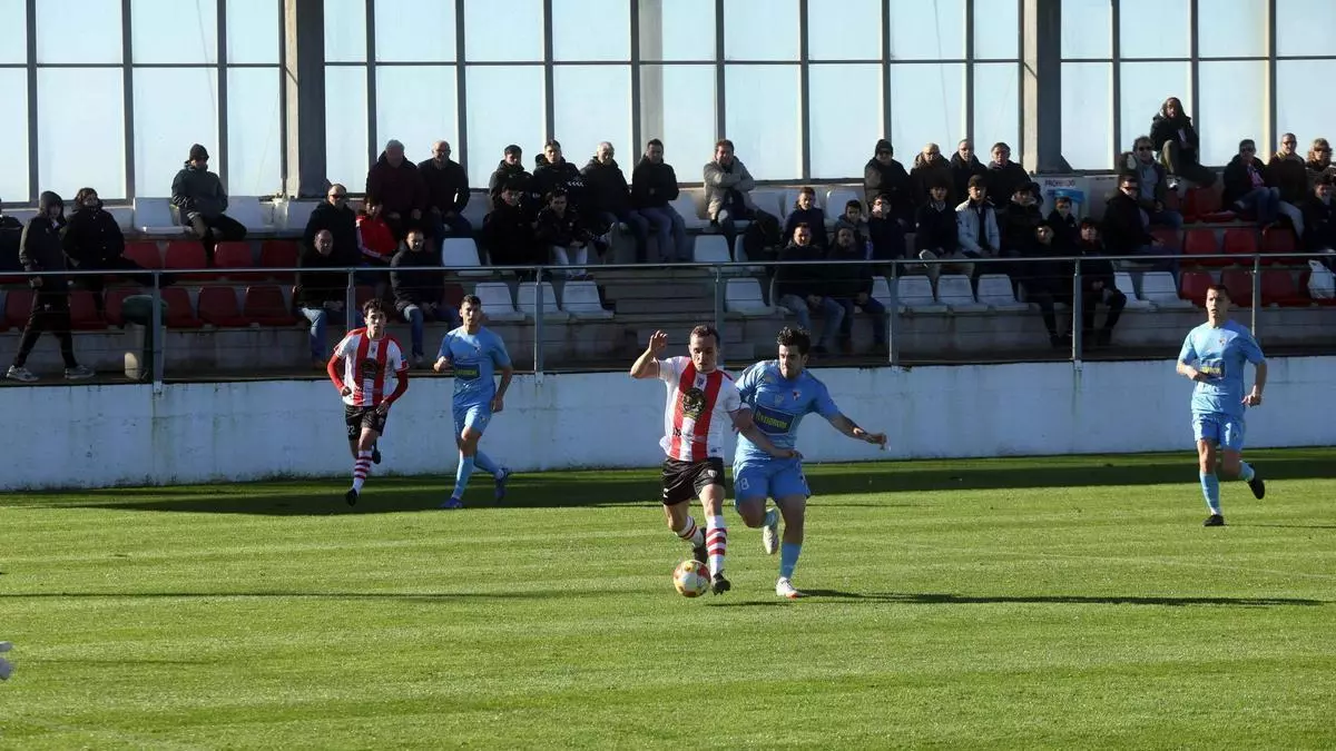 El Arosa se lleva un derbi loco