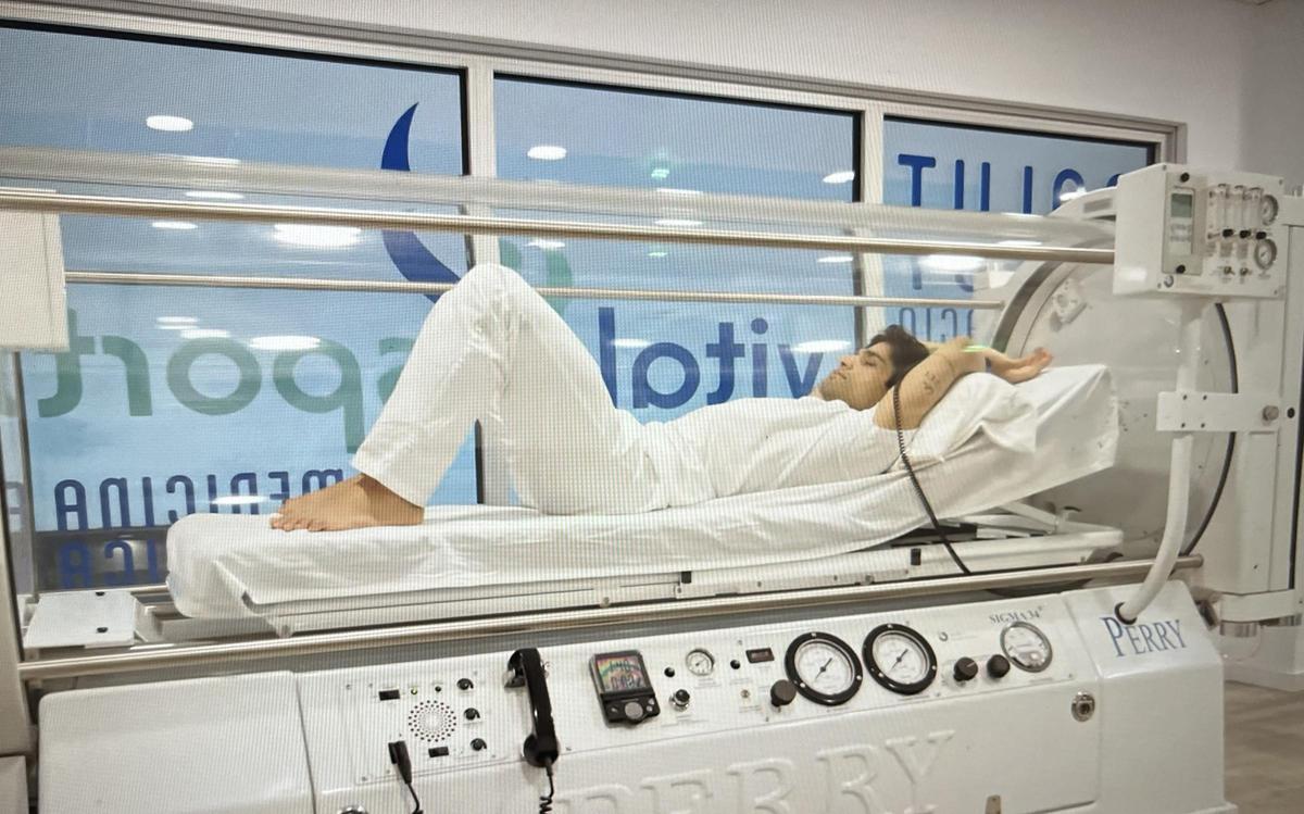 Jorge Martín, durante una fase de recuperación de sus múltiples fracturas.