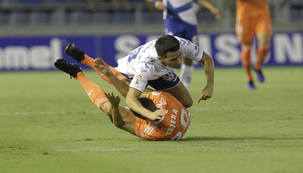 El partido entre el Tenerife y el Real Oviedo, en imágenes