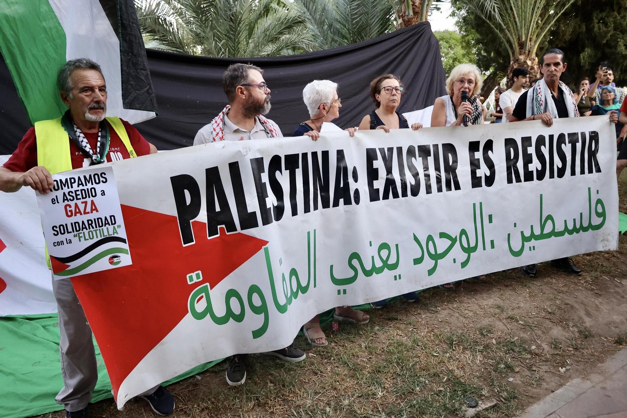 Así se vivió la concentración en apoyo a Palestina frente a la Delegación del Gobierno