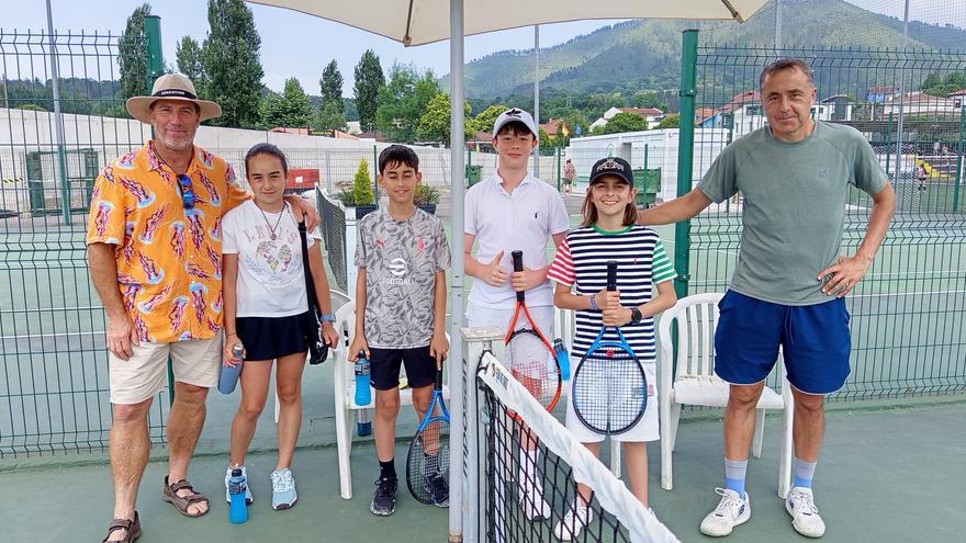 El I Torneo de Tenis &quot;Al Aire del Sella&quot; ya tiene campeones