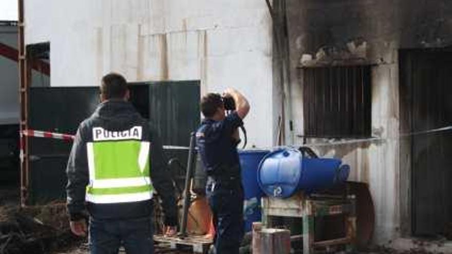 La Policía Científica acudió ayer a las instalaciones para comenzar la investigación.