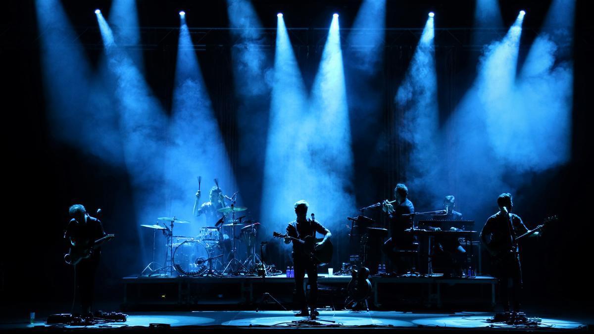 Juego de sombras en la actuación de Mishima en el Festival Embassa't de Sabadell.