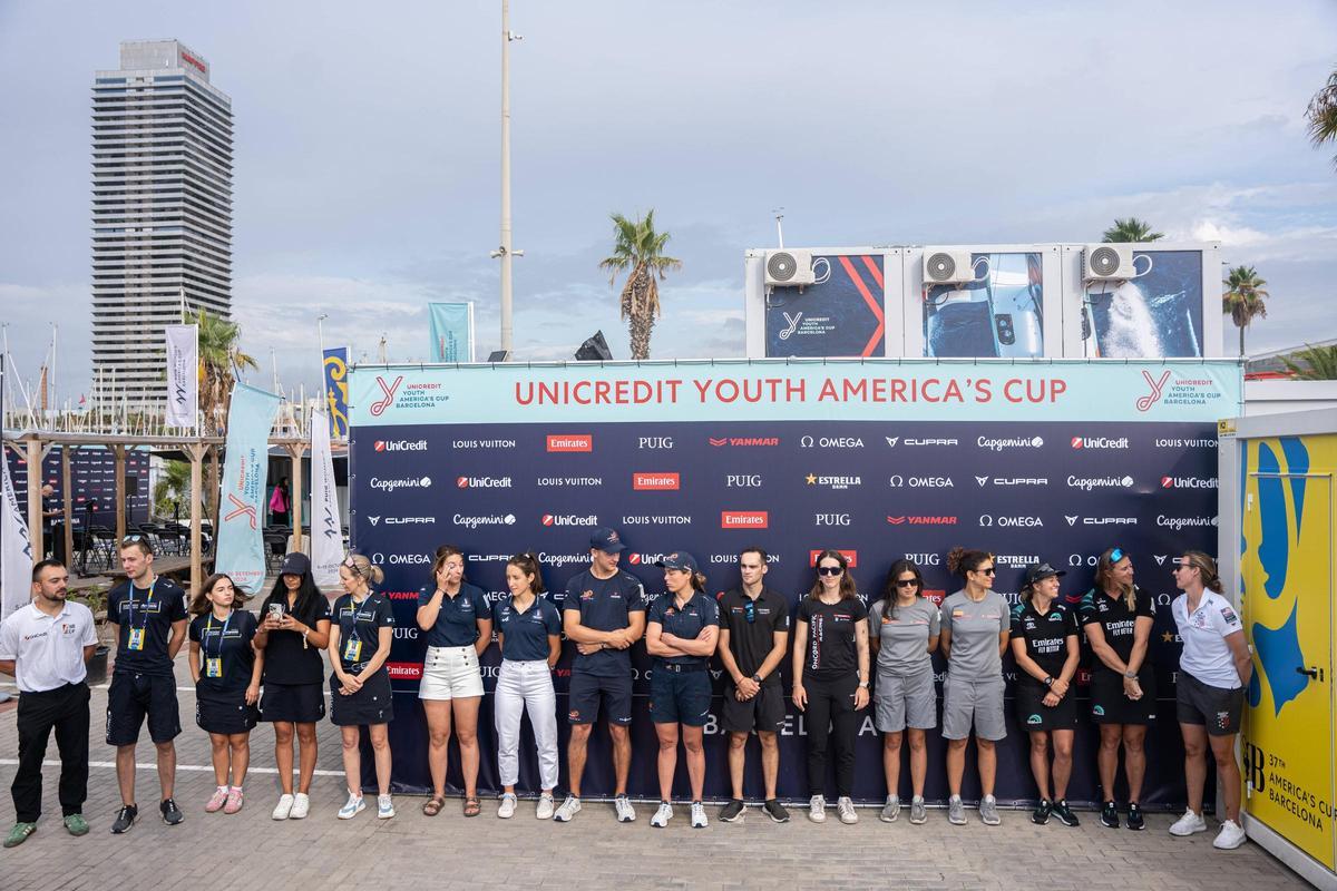 Jaume Collboni visita los equipos Youth y femenino de la Copa América