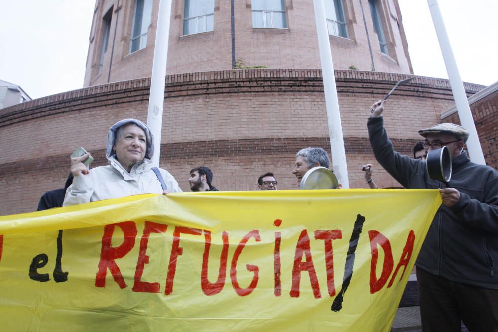 Les cassolades pels refugiats es traslladen a la subdelegació