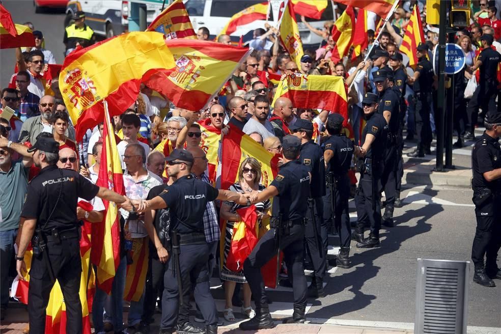 Concentración a las puertas del Siglo XXI por la asamblea de Podemos