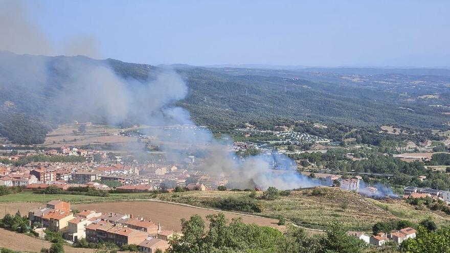 Uns petards provoquen un incendi a Berga