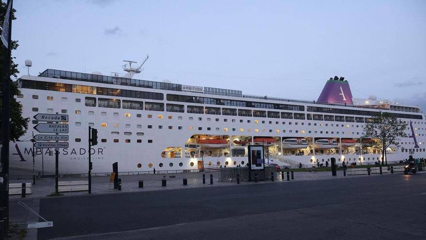 El crucero confinado por norovirus hará escala este sábado en A Coruña y partirá después hacia Gijón