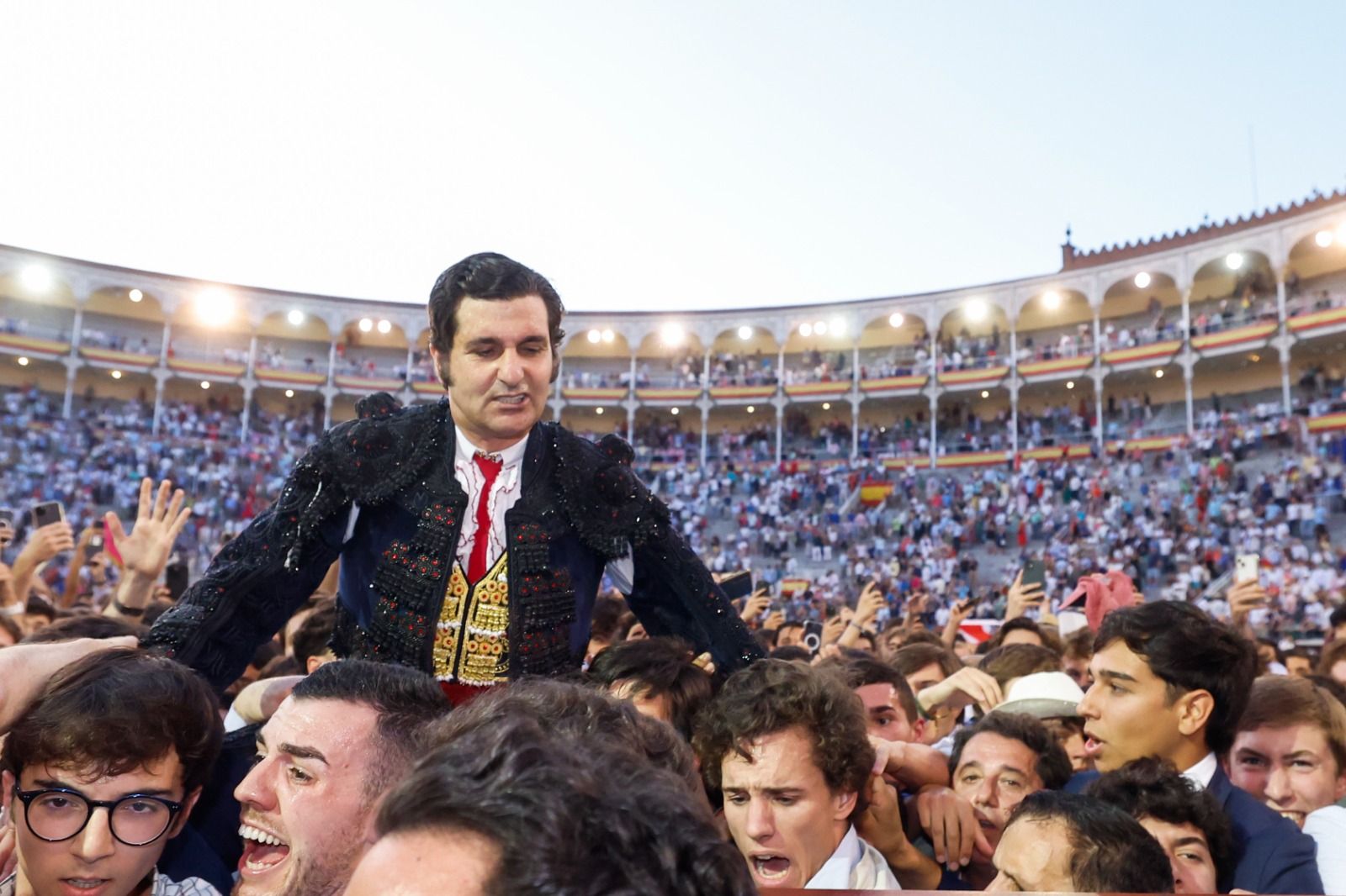 Morante de la Puebla sale a hombros de Las Ventas