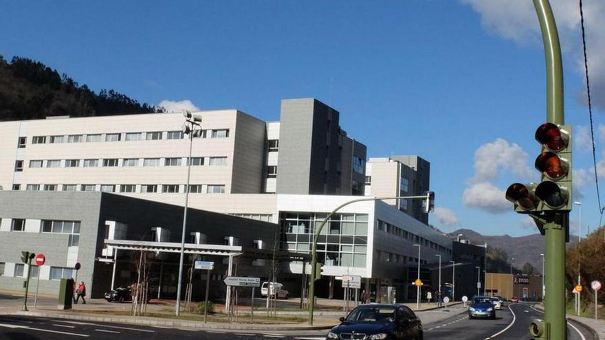 El gobierno de Mieres denuncia las listas de espera en un hospital &quot;a medio gas&quot;