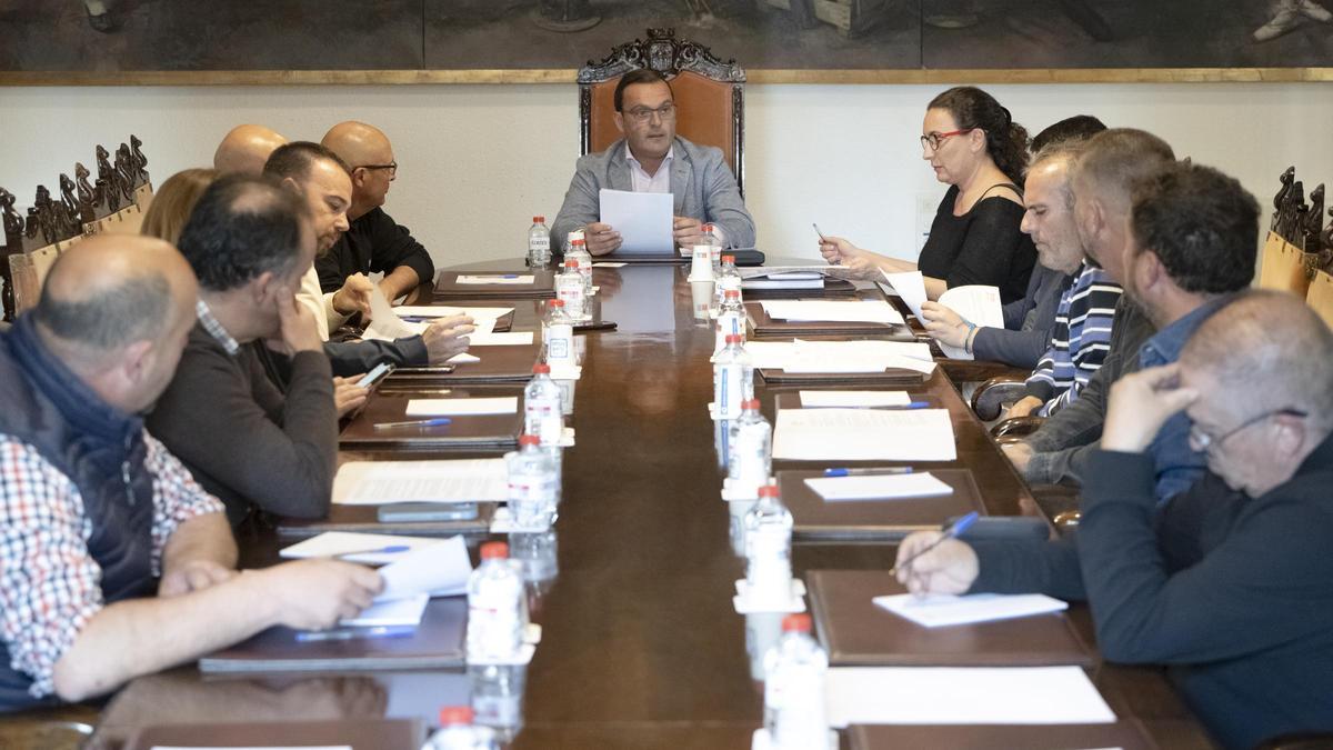 El vicepresidente y diputado de Pesca, Andrés Martínez, se reunió con representantes de las cofradías de la provincia.