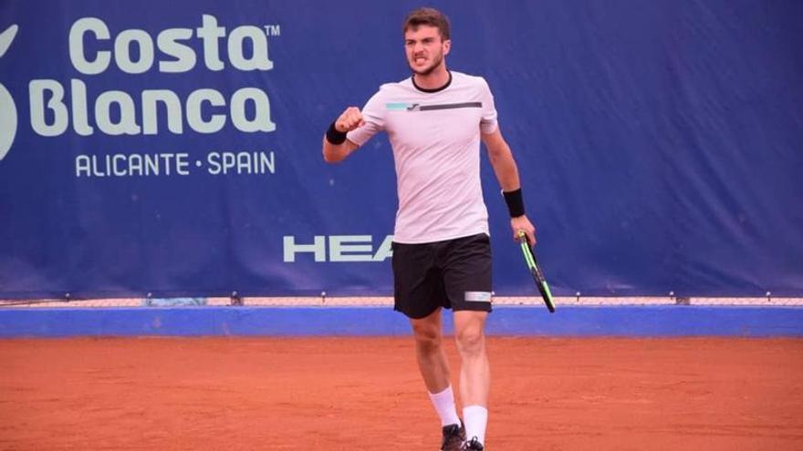 El tenista alzireño Pedro Martínez se juega este sábado el pase a la final del Challenger de Como