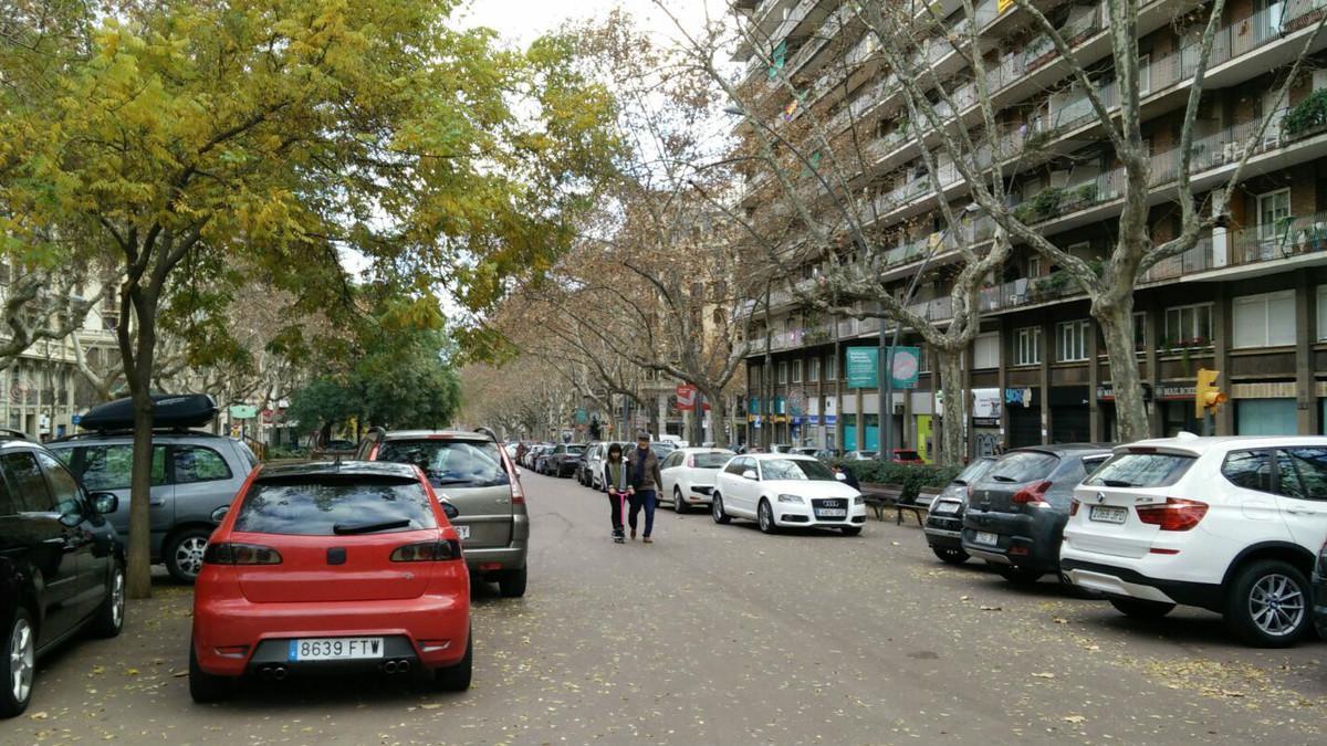 coches-en-passeig-de-sant-joan-dia-de-navidad