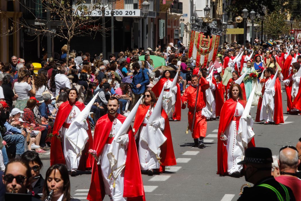 Flores y alegría para despedir la Semana Santa Marinera en el desfile de Resurrección