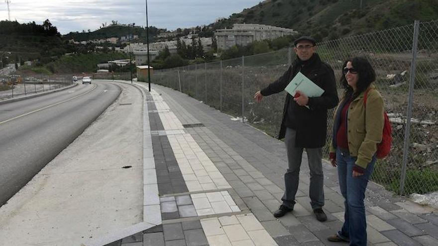 Una avenida desprovista de árboles.