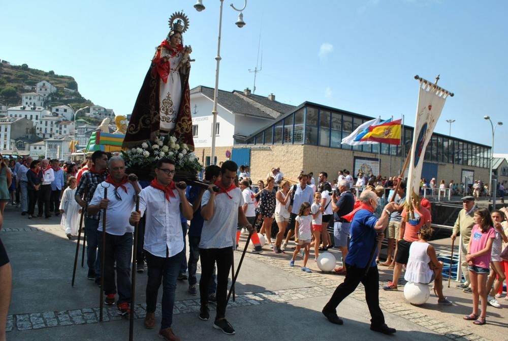 Procesión de la Virgen del Rosario en Luarca