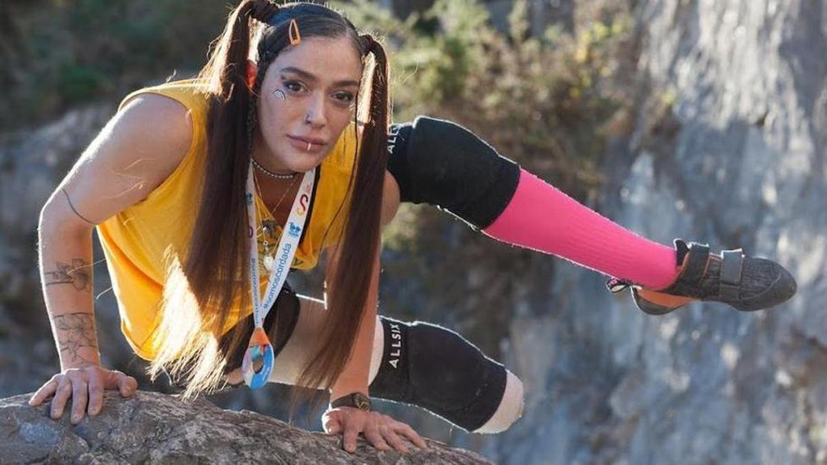 La escalada lleva a lo más alto a Lucía Martínez, una deportista con media pierna amputada.