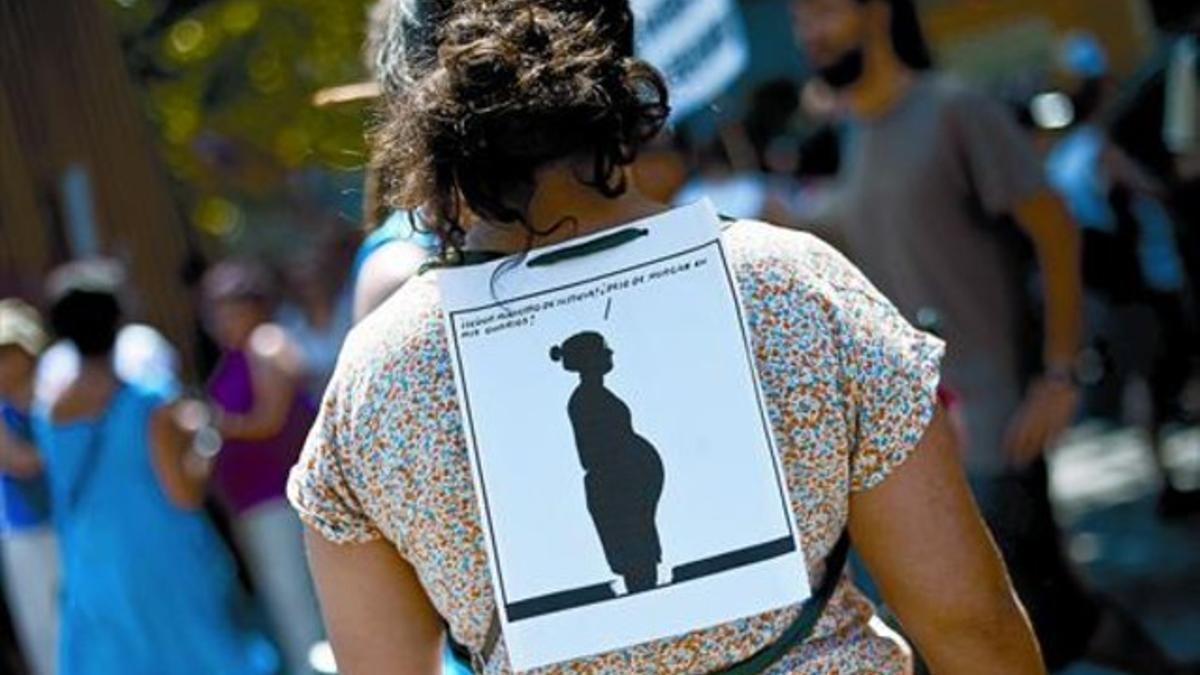 Una manifestante contra el recorte del derecho al aborto, el domingo en Madrid.