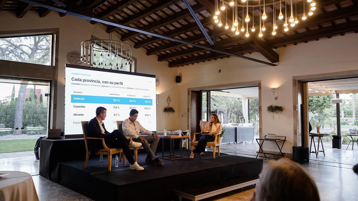 Mesa redonda durante la tercera edición del III Summit Inversion Valencia.
