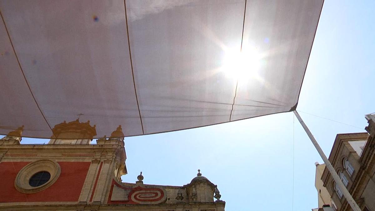 Toldo en la Plaza del Salvador