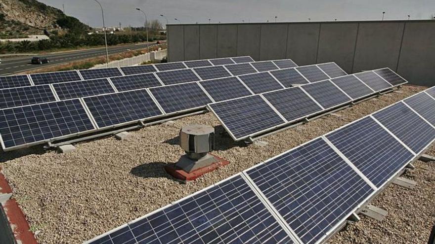 Gandia abastecerá con energía solar 37 edificios públicos para ahorrar 148.000 € al año