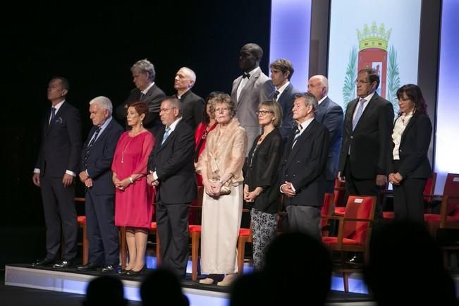 ACTO INSITUCIONAL DE ENTREGA DE HONORES Y ...