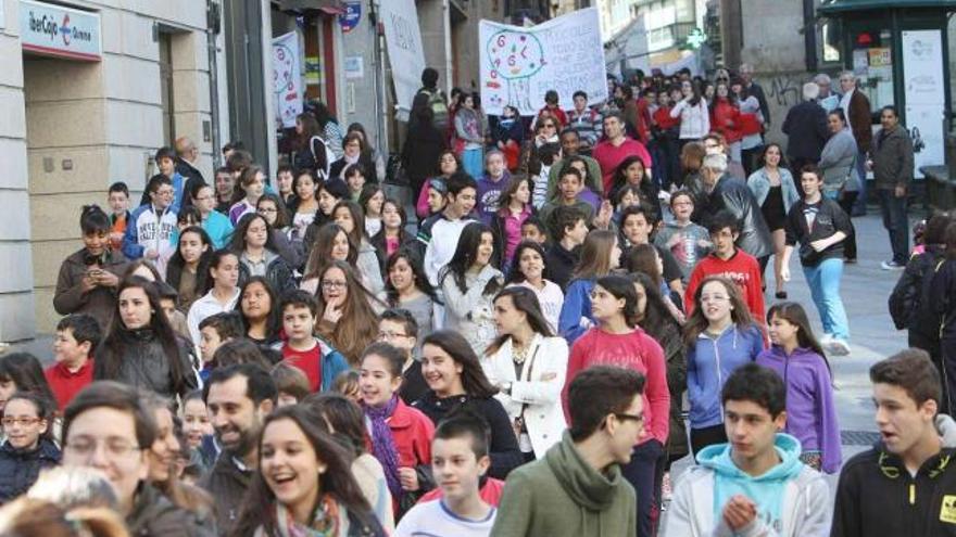 Marcha de &quot;Correlingua&quot; polas rúas do casco vello da cidade de Ourense.  // Iñaki Osorio